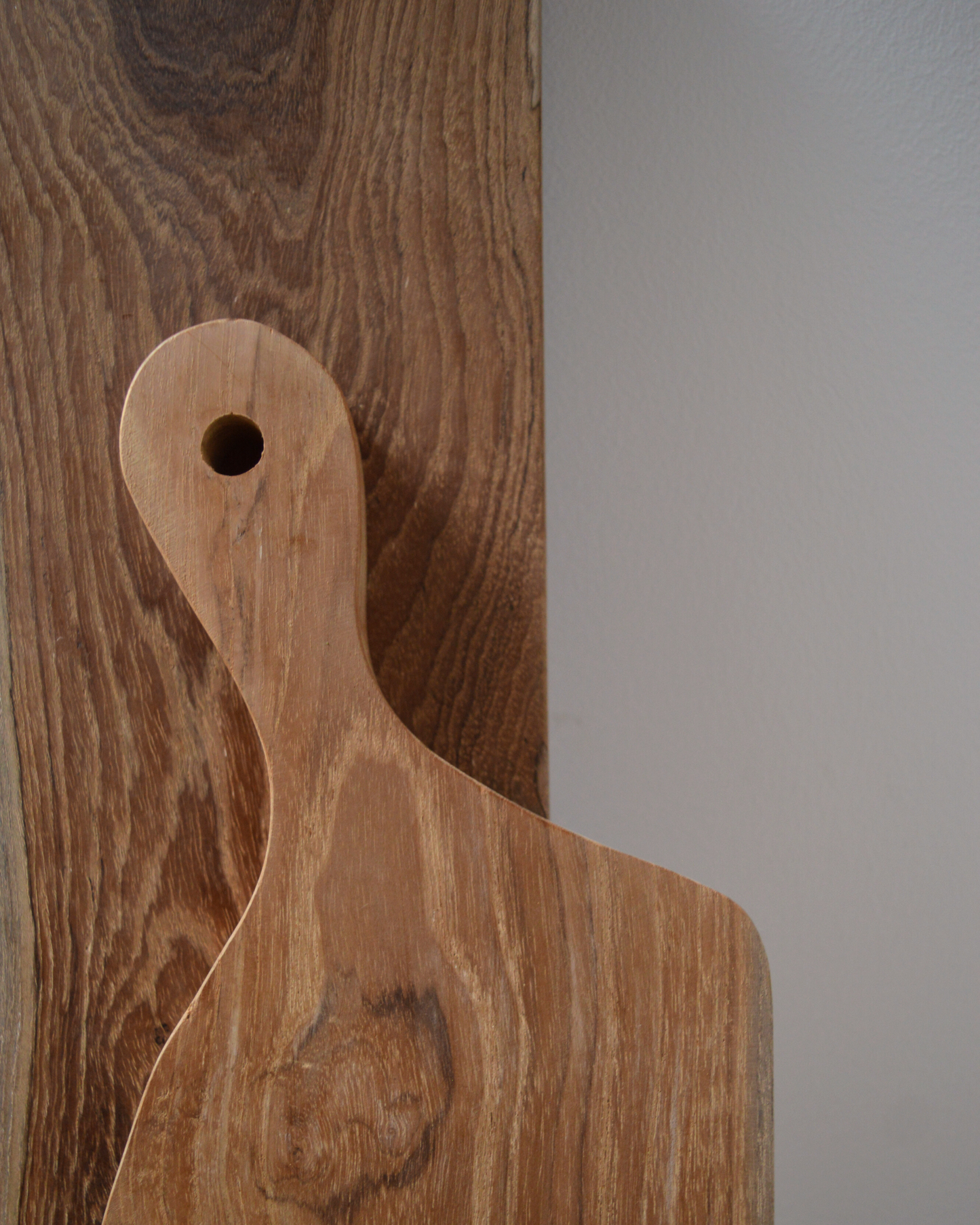 PLANCHE EN BOIS · Lola
