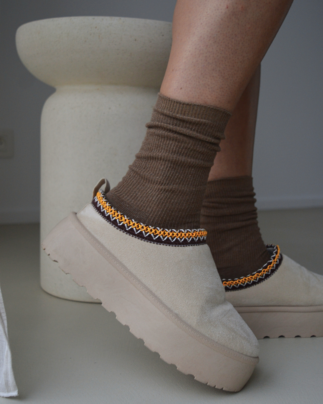 CHAUSSETTES · Brunes côtelées