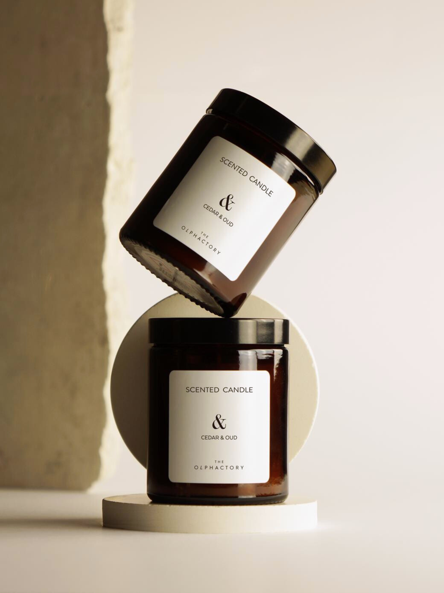 Bougie en cire végétale · CEDAR & OUD 135g