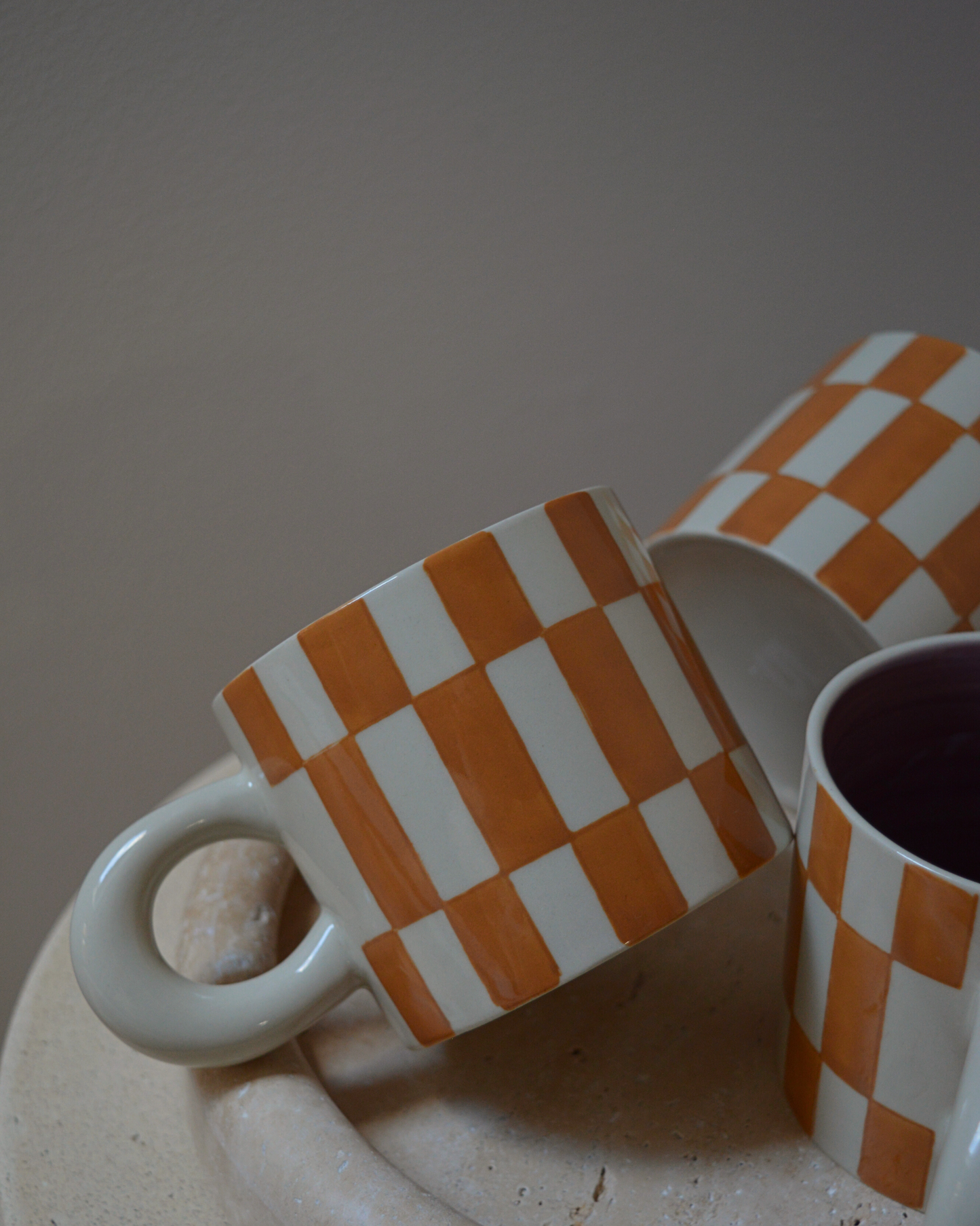 MUG · Damier ocre et blanc