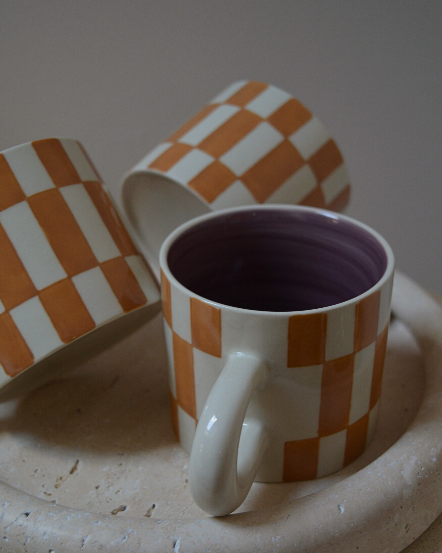 MUG · Damier ocre et blanc