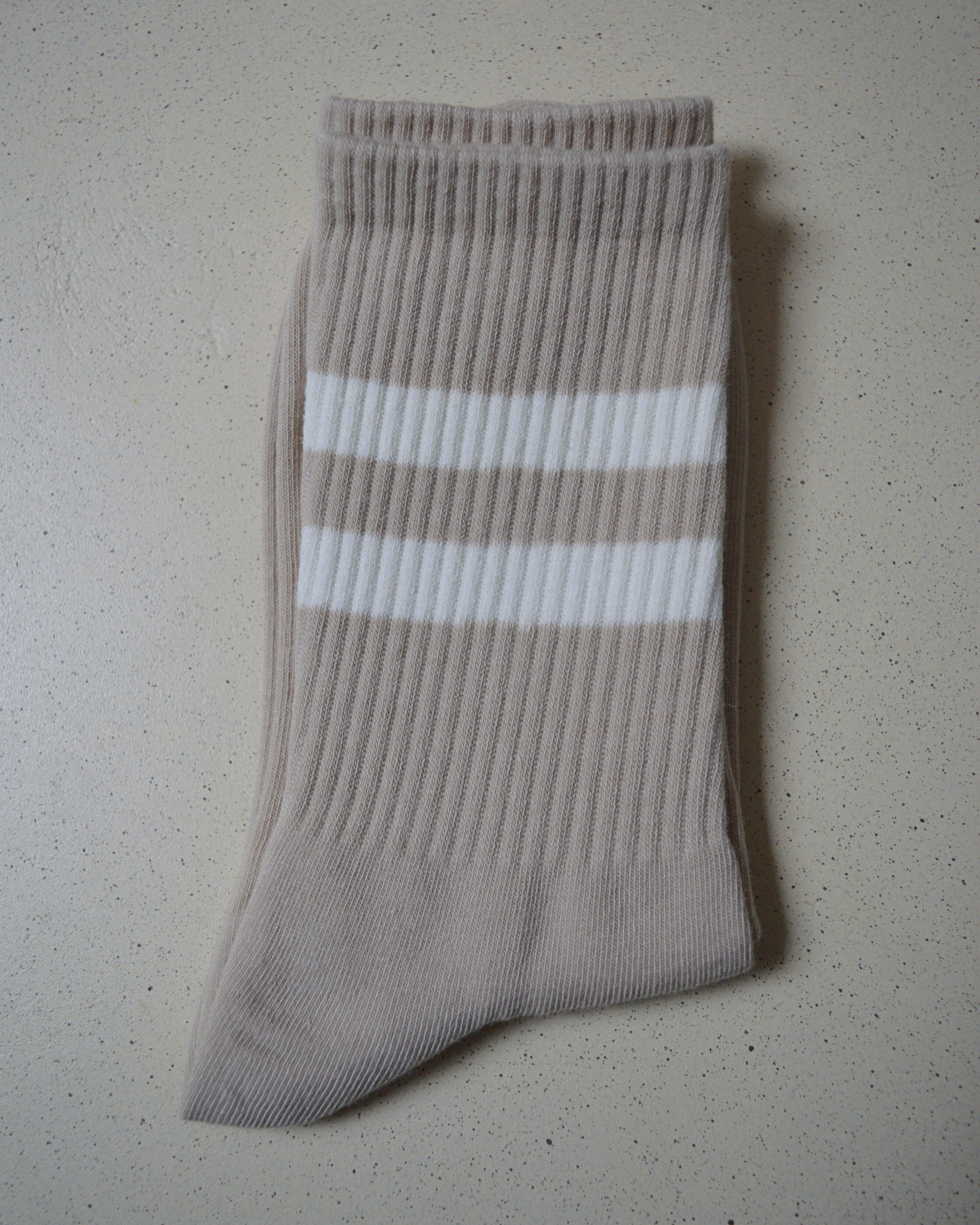 CHAUSSETTES · Beiges à lignes