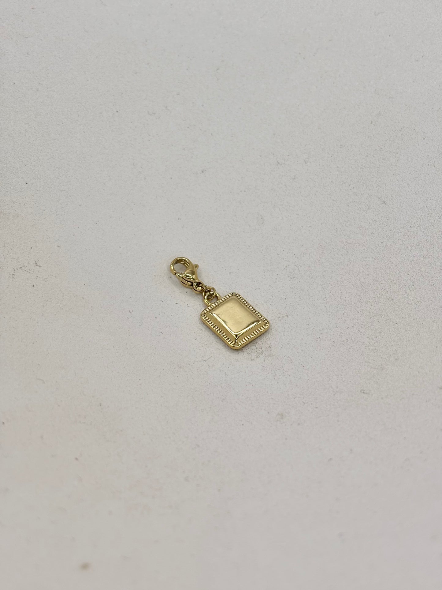 Charm · Plaque