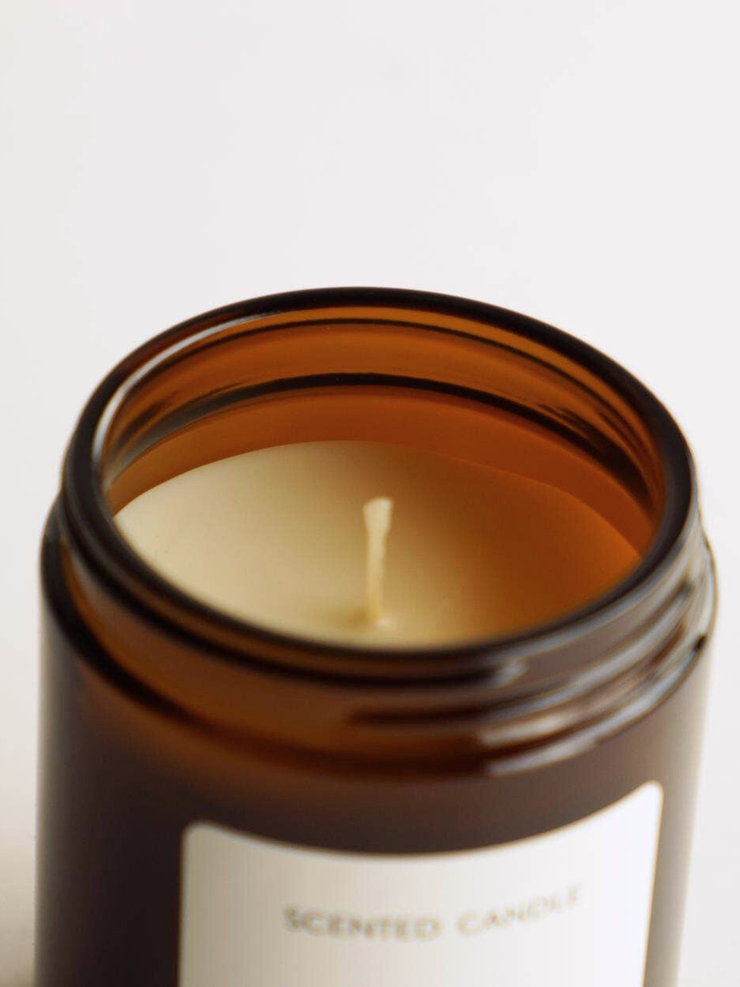 Bougie en cire végétale · CASHMERE, linge frais 135g