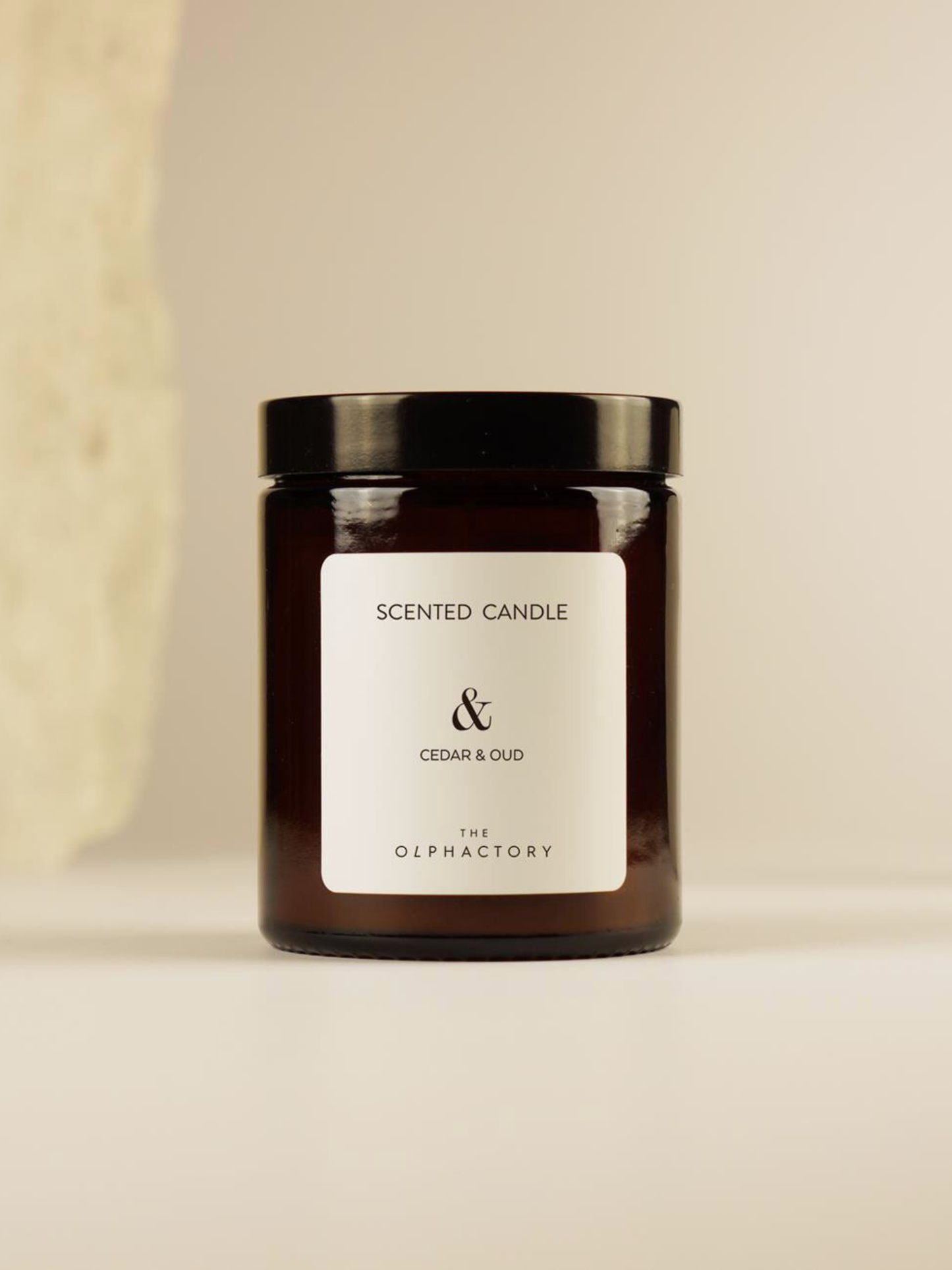 Bougie en cire végétale · CEDAR & OUD 135g