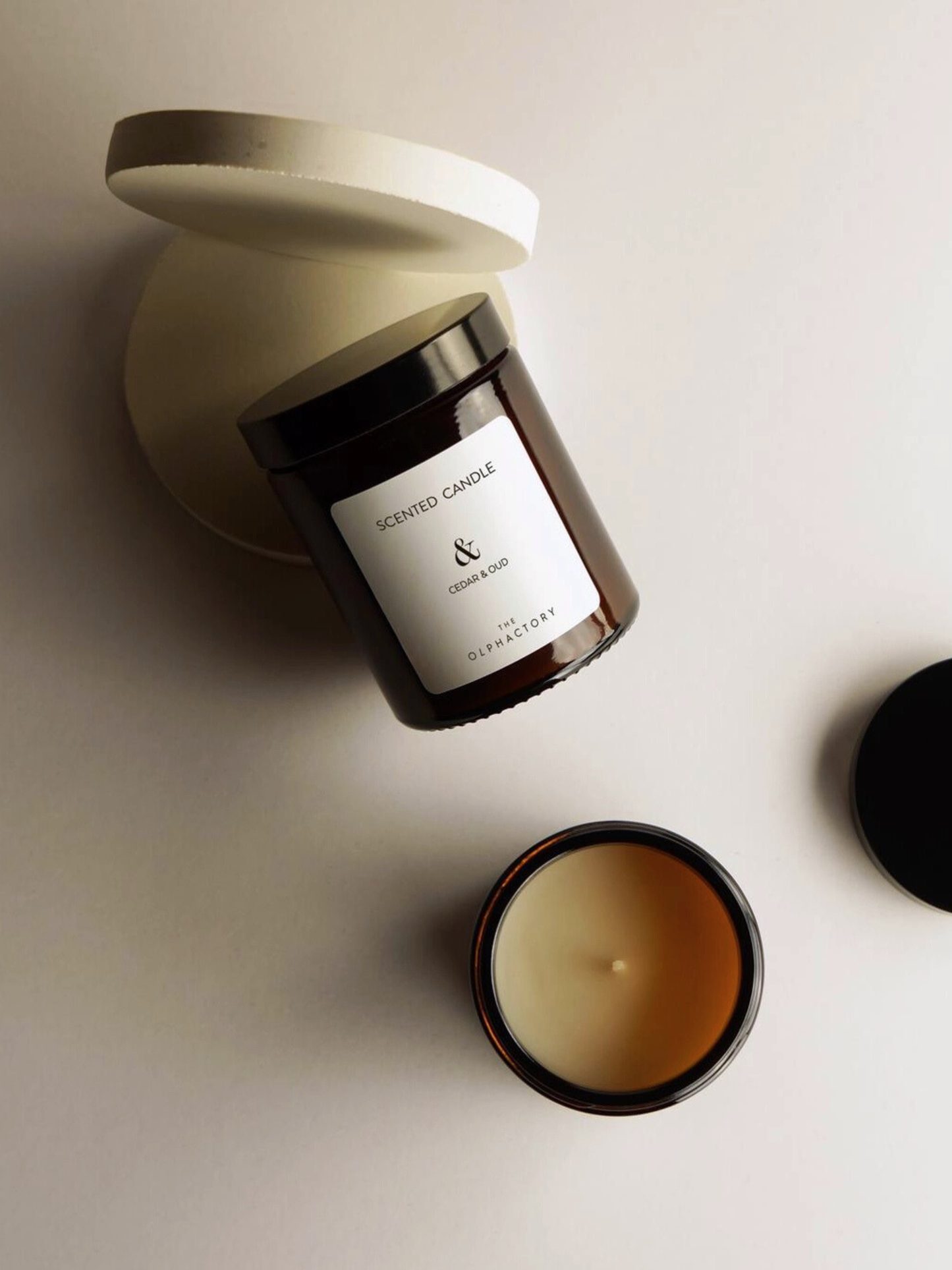 Bougie en cire végétale · CEDAR & OUD 135g